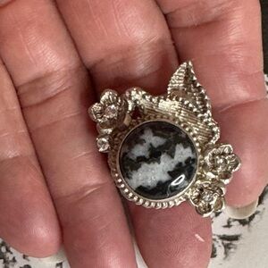 Elegant Silver Floral Ring with Black onyx and White Quartz Stone